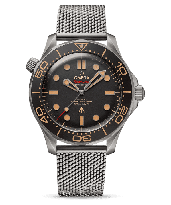 Produktbilde av Omega Seamaster Diver 300M Co-Axial Master Chronometer 007 Edition med sort urskive og lenke. Ref. O21090422001001.