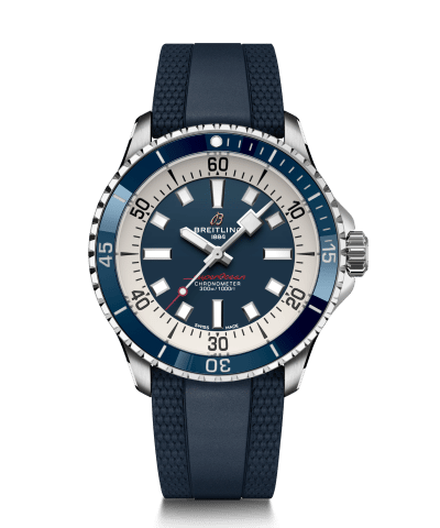 Produktbilde av Breitling Superocean Automatic 42 med blå urskive og blå gummirem. Ref. A17375E71C1S1