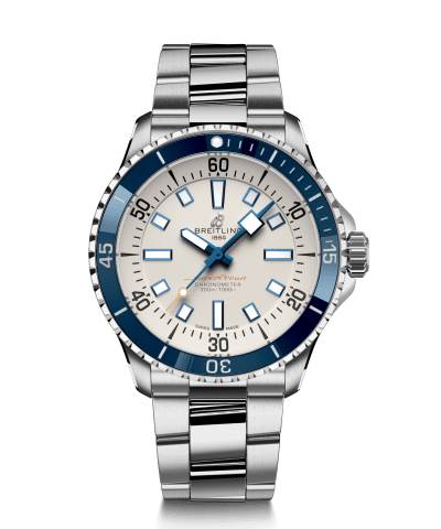 Produktbilde av Breitling Superocean Automatic 42 med sølvfarget urskive og lenke. Ref. A17375E71G1A1