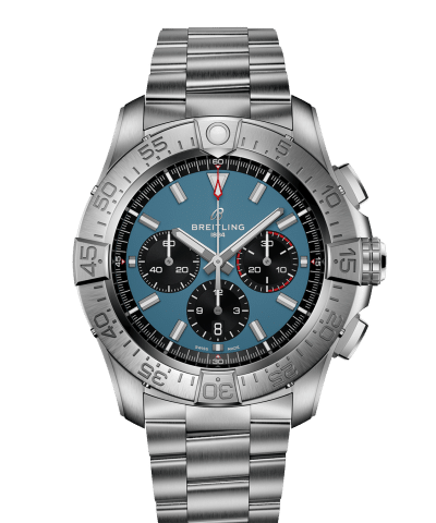 Produktbilde av Breitling Super Avenger B01 Chronograph 46 med blå urskive på stållenke. Ref. EB0148101C1E1.