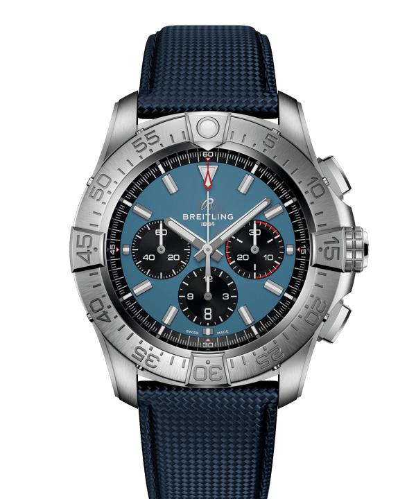 Produktbilde av Breitling Super Avenger B01 Chronograph 46 med blå urskive på blå skinnrem. Ref. EB0148101C1X1.