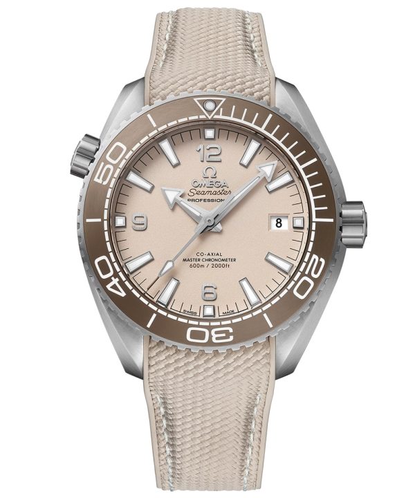 Produktbilde av Omega Seamaster Planet Ocean 600m med beige urskive på gummirem. Ref. O21532442109001.