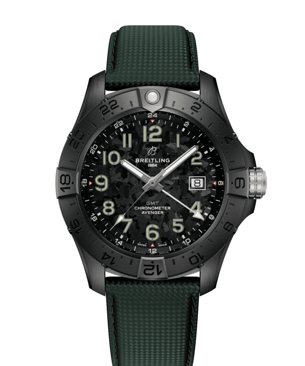 Produktbilde av Breitling Avenger Automatic GMT 44 Night Mission med sort urskive på grønn skinnrem. Ref. S32320101B1X1.