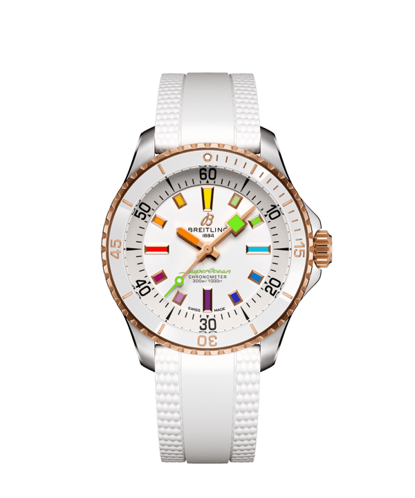 Produktbilde av Breitling Superocean Automatic 36 med hvit urskive på hvit gummirem. Ref. U17377211A1S1.